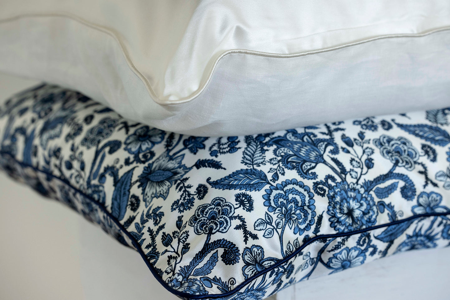 Blue & White Floral 2.0 - Luxury Silk Pillowcase