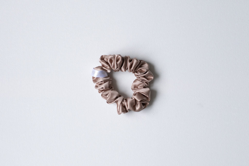 Medium Silk Scrunchie